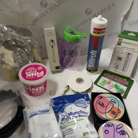 ASSORTED HOUSEHOLD ITEMS 