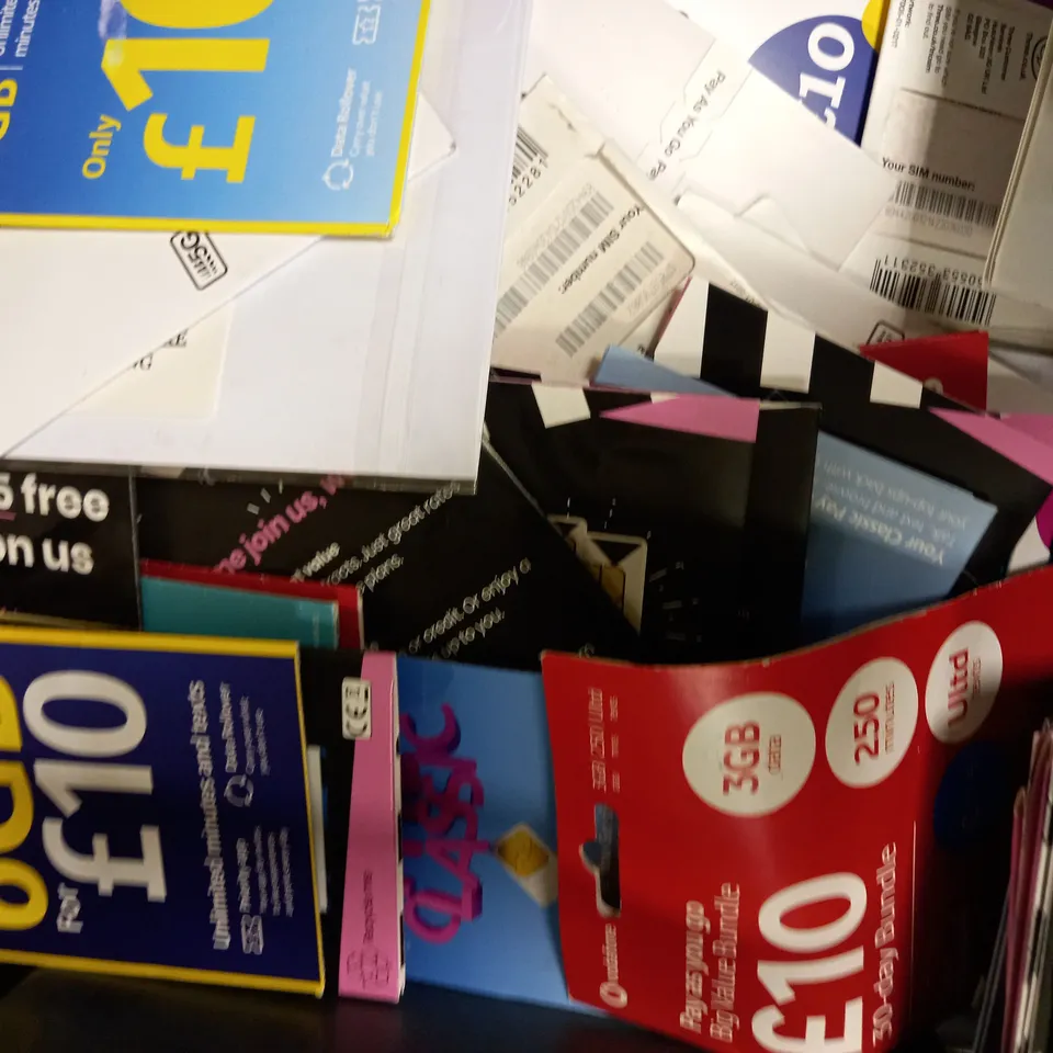 LOT OF APPROXIMATELY 30 ASSORTED SIM CARDS