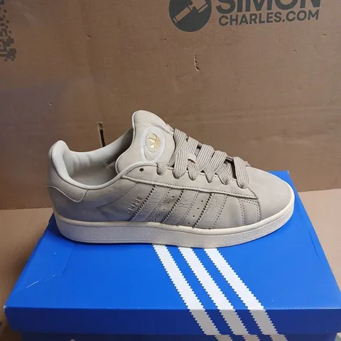 ADIDAS CAMPUS TRAINERS BOXED UK SIZE 8.5