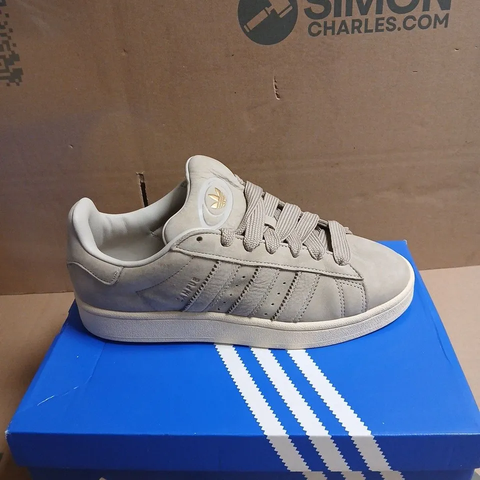 ADIDAS CAMPUS TRAINERS BOXED UK SIZE 8.5
