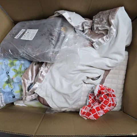 APPROXIMATELY 20 ASSORTED HOUSEHOLD ITEMS TO INCLUDE CURTAINS - BEDDING AND FAKE FLOWERS  