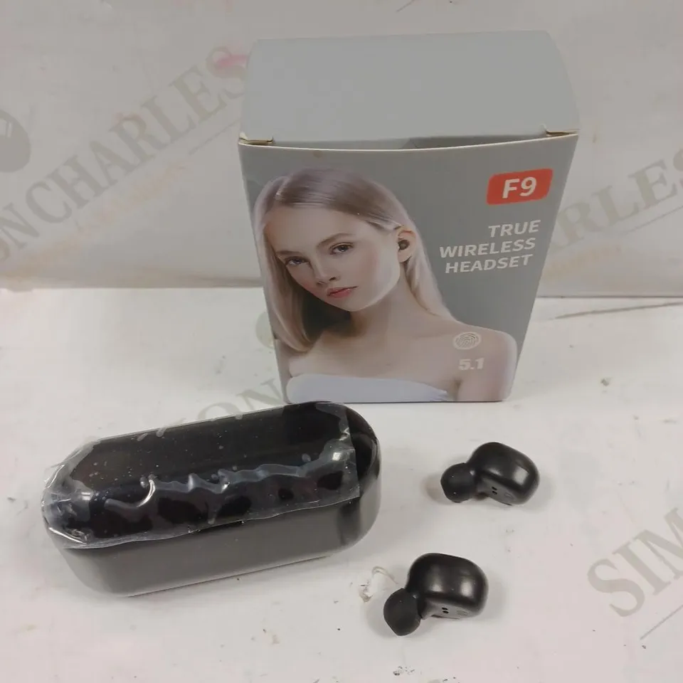 F9 TRUE WIRELESS EARPHONES AND CHARGING CASE 