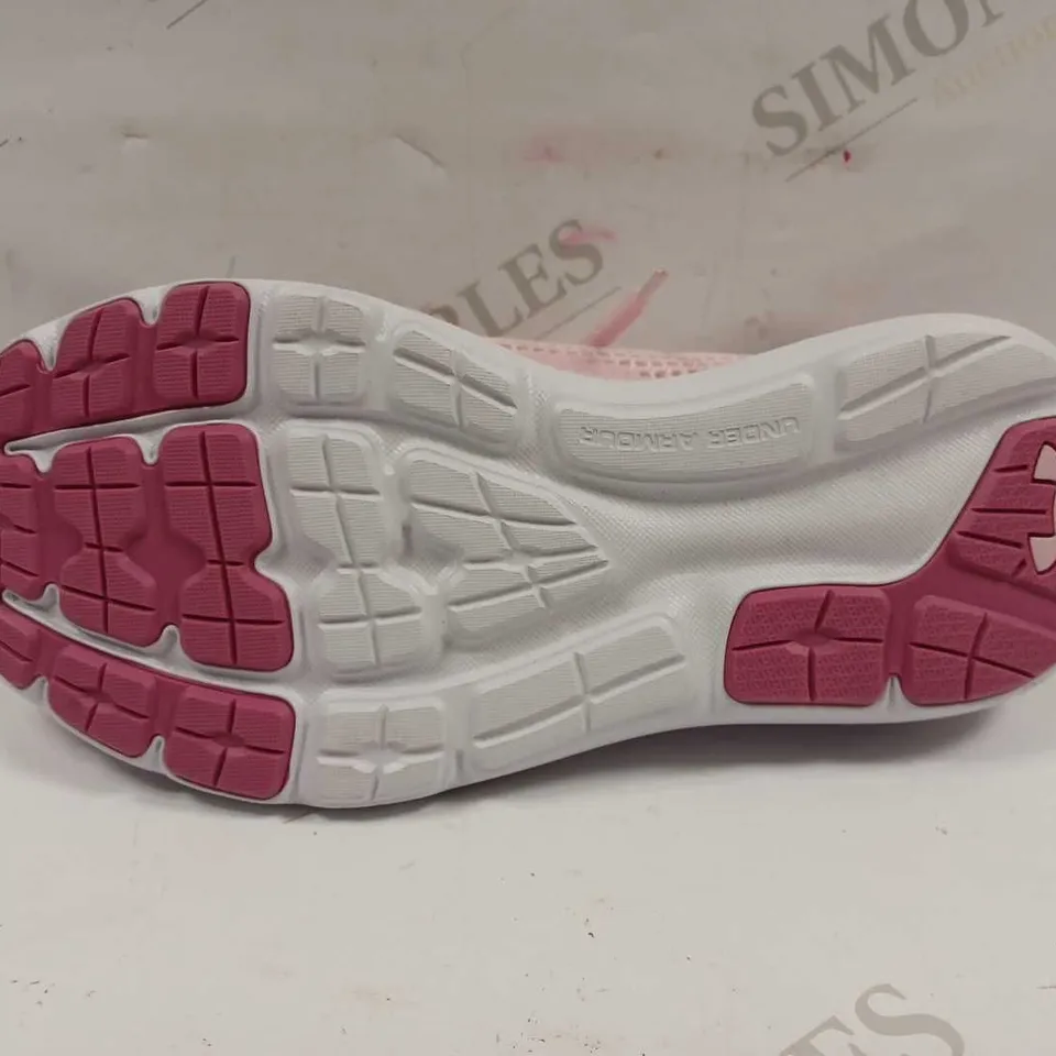 UNDER ARMOUR PAIR OF WOMEN'S RUNNING SHOES IN PINK // SIZE: UK 5