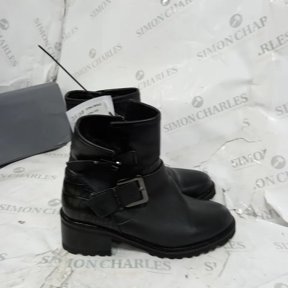 MO DA IN PELLE SIZE 42 BOOTS 