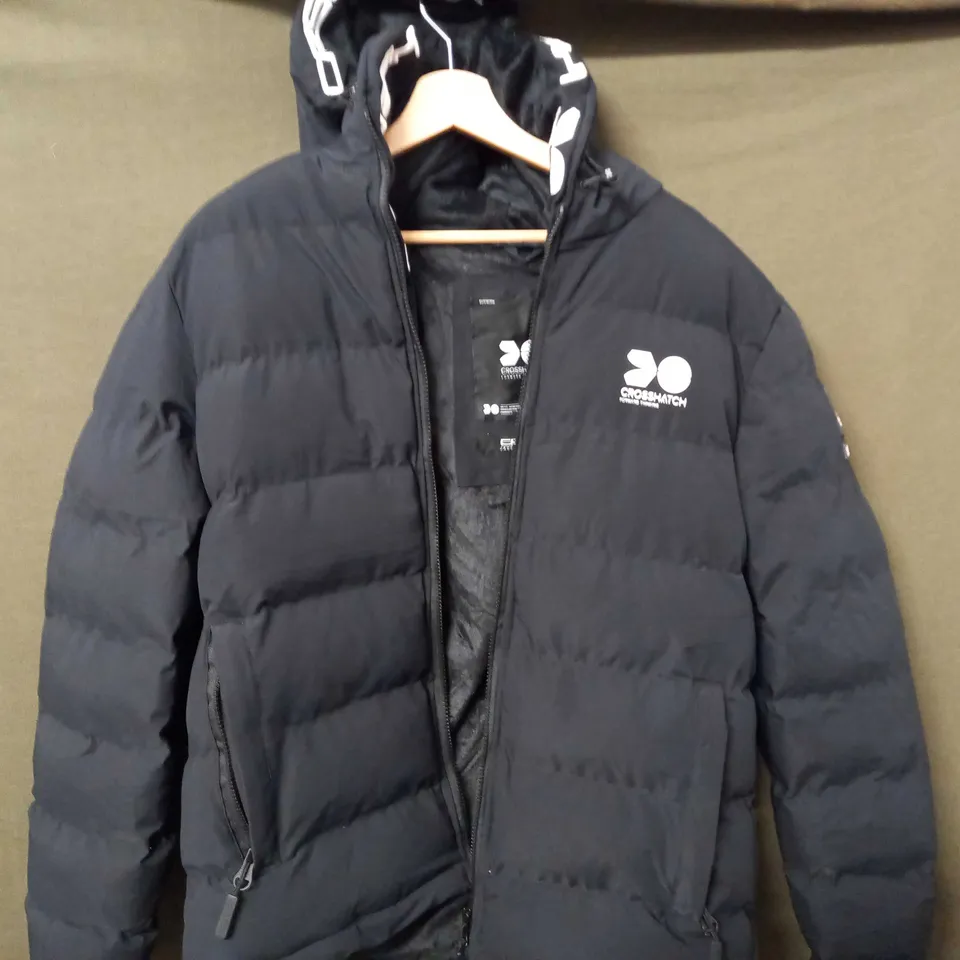 CROSSHATCH PUFFER ZIP UP COAT IN BLACK - MEDIUM