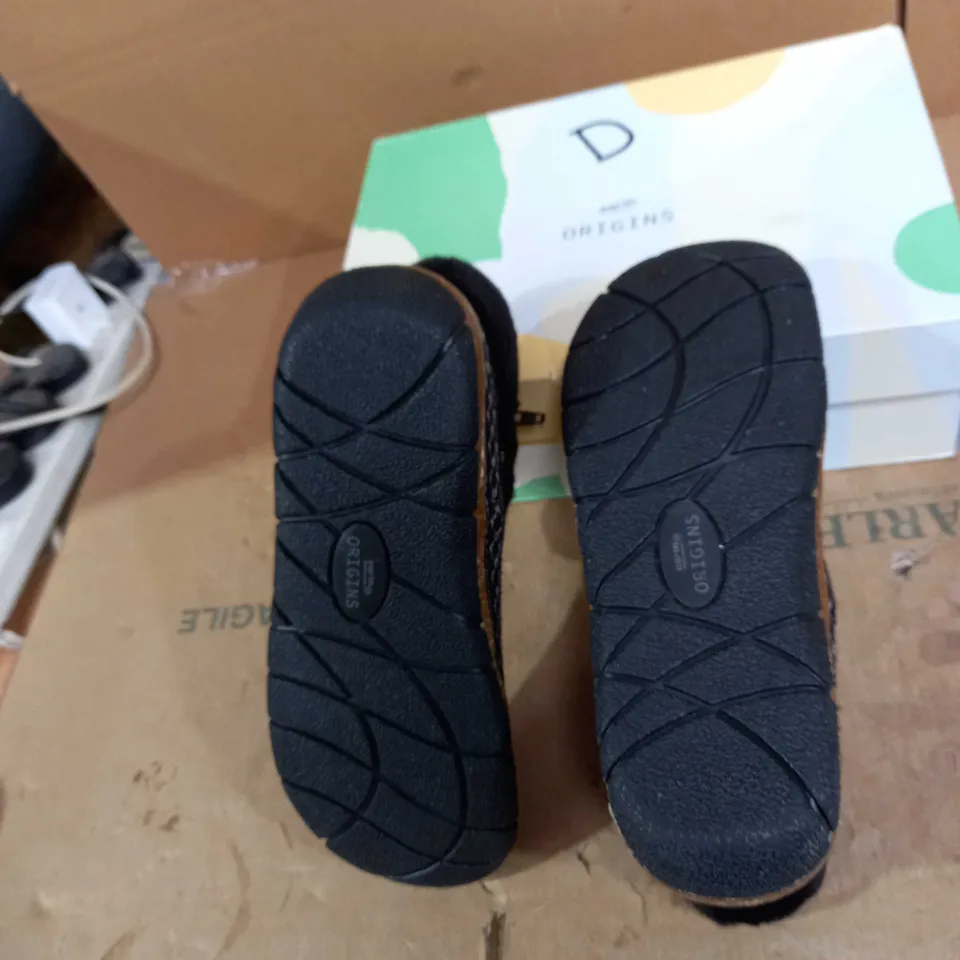 EARTH ORIGIN BLACK STYLE DESIGNER BOOTS SIZE M 