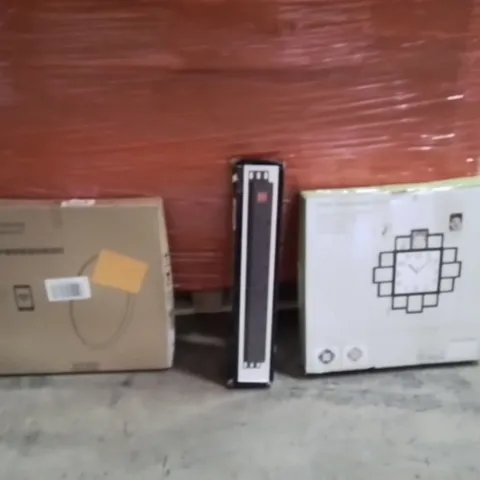 PALLET OF ASSORTED ITEMS INCLUDING:CLOCK,TOILET SEAT,PLUG SOCKET 