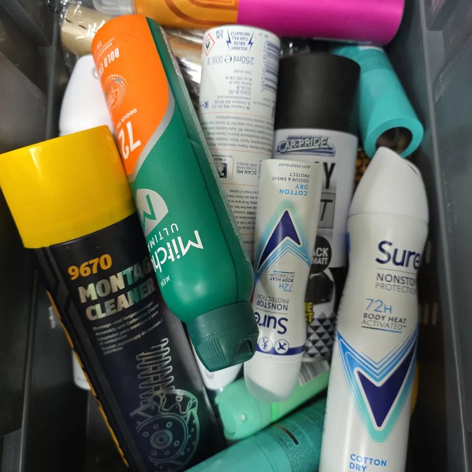 APPROXIMATELY 10 ASSORTED AEROSOLS TO INCLUDE OIL SPRAY , LYNX , ETC 