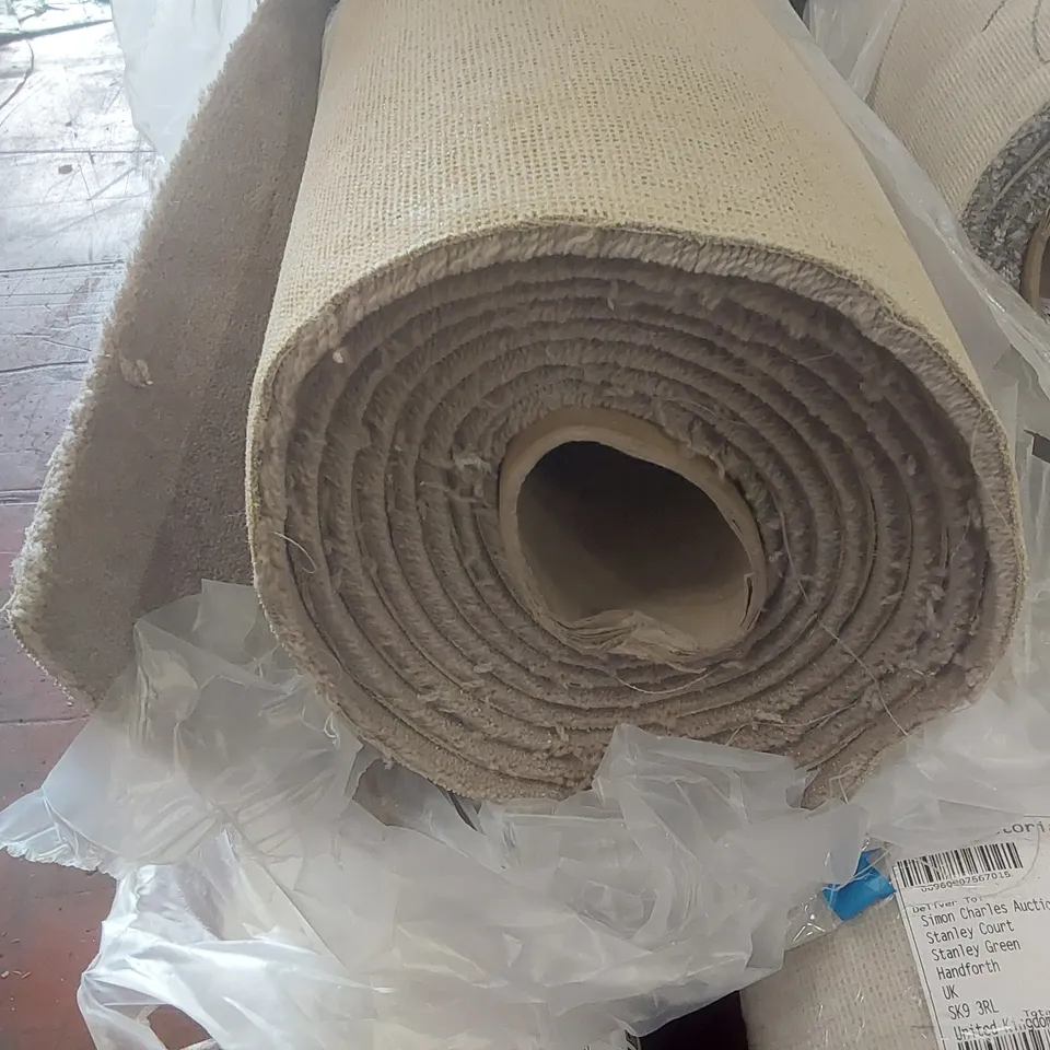 ROLL OF QUALITY ROYAL VELVET KENTON CARPET - APPROXIMATELY 5 x 5m