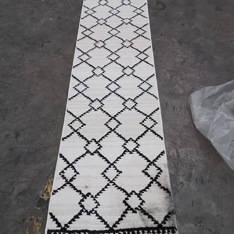 QUALITY DESIGNER AREA RUG - APPROXIMATELY 230X60CM