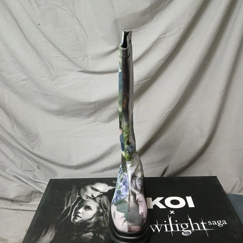 KOI THE TWILIGHT SAGA BOOTS BOXED SIZE 4