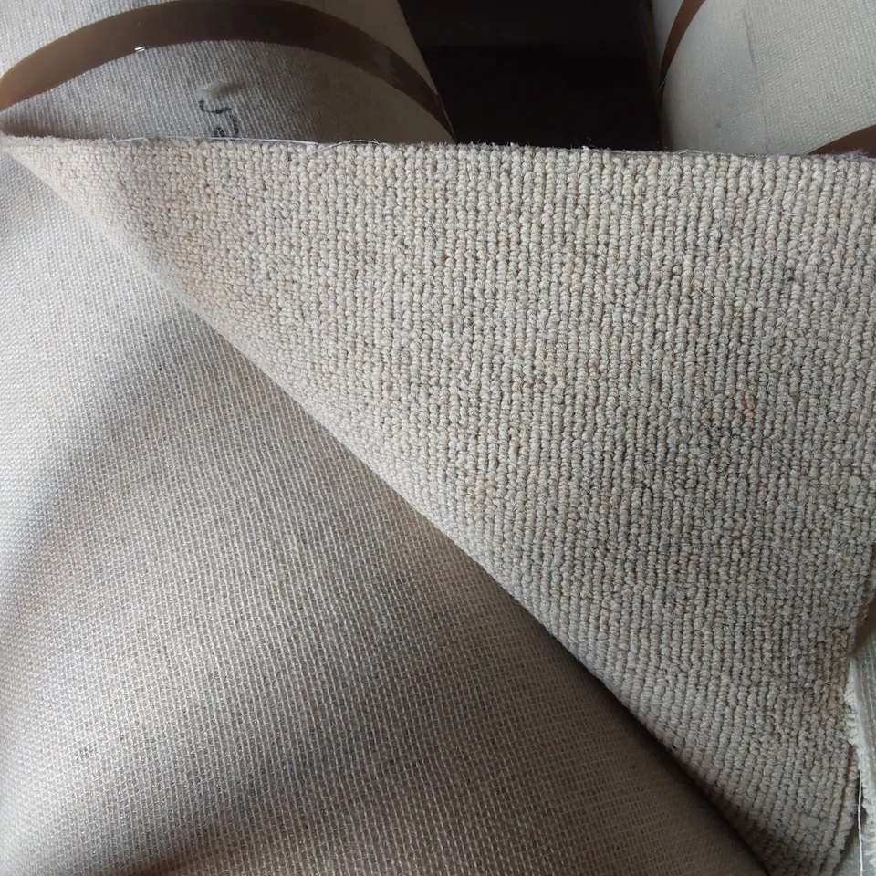 ROLL OF QUALITY DESIGNER CARPET - APPROXIMATELY 13.8 X 0.95M