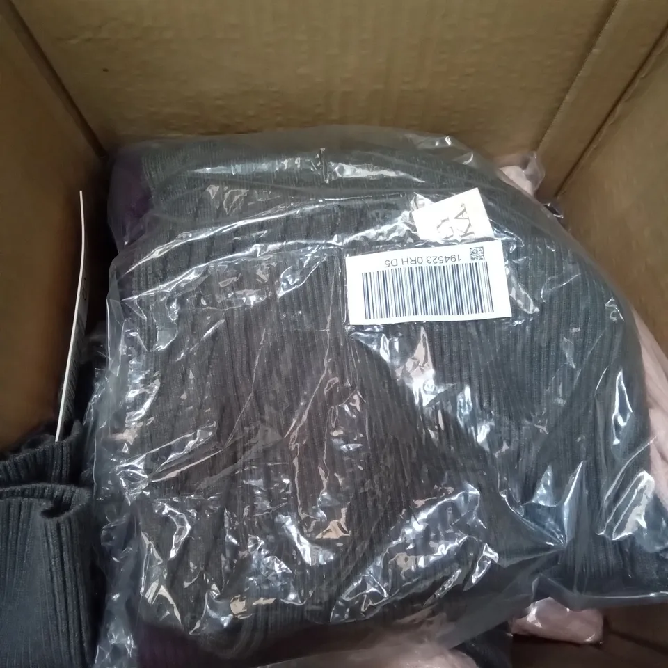 BOX OF 8 WOMENS BADGLEY MISCHKA 3 COLOUR JUMPERS (VARIOUS SIZES)