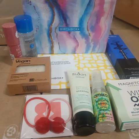 PALLET OF APPROXIMATELY 300 BIRCHBOX GIFT SETS TO INCLUDE;HOLIDAY KITS