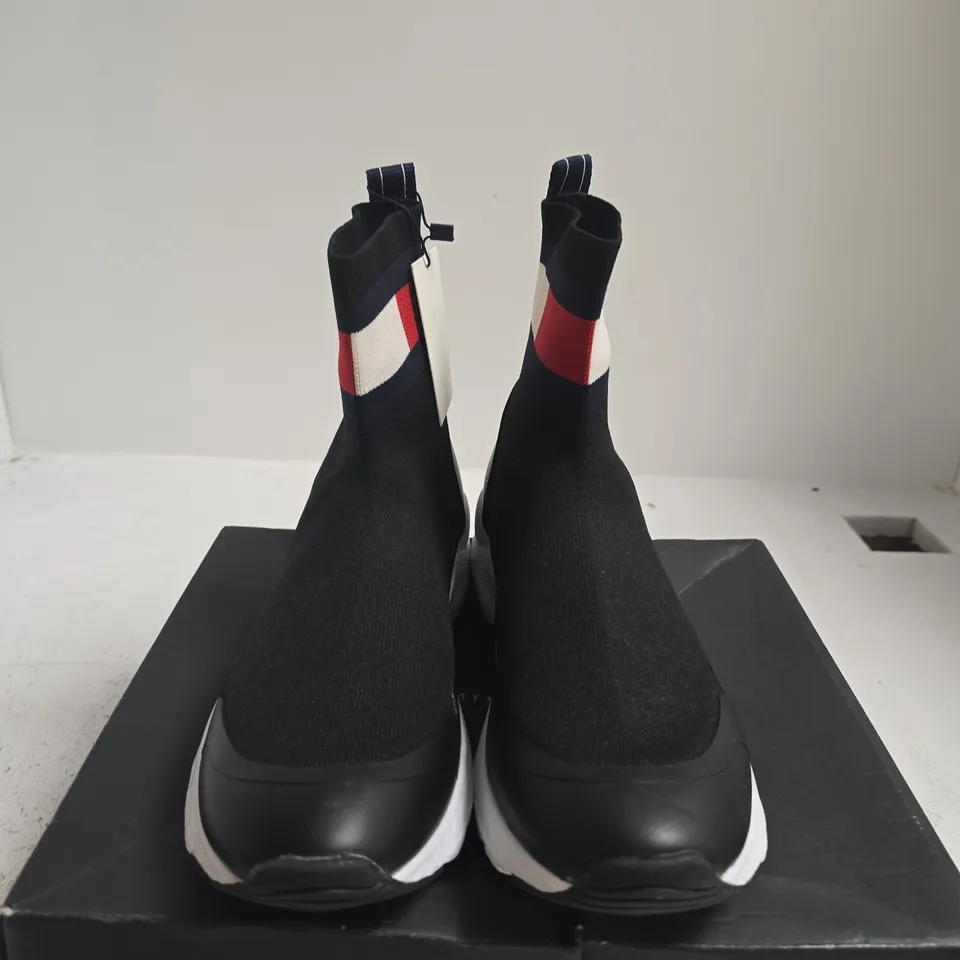 BOXED PAIR OF TOMMY HILFIGER BLACK BOOTIE SNEAKER – UK SIZE 7
