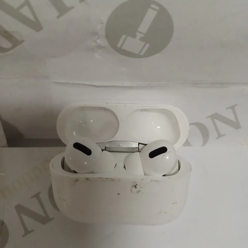 APPLE AIR PODS 