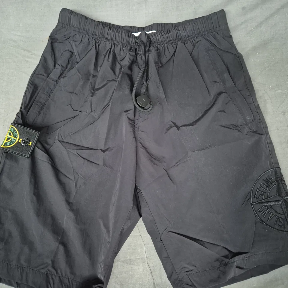 STONE ISLAND SHORTS IN BLACK SIZE MEDIUM