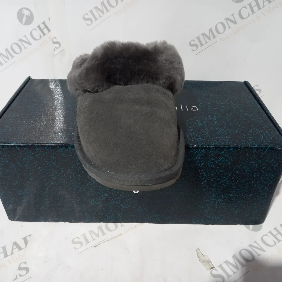 BOXED PAIR OF EMU NEST JOLIE SHEEPSKIN SLIPPERS IN CHARCOAL - SIZE 6
