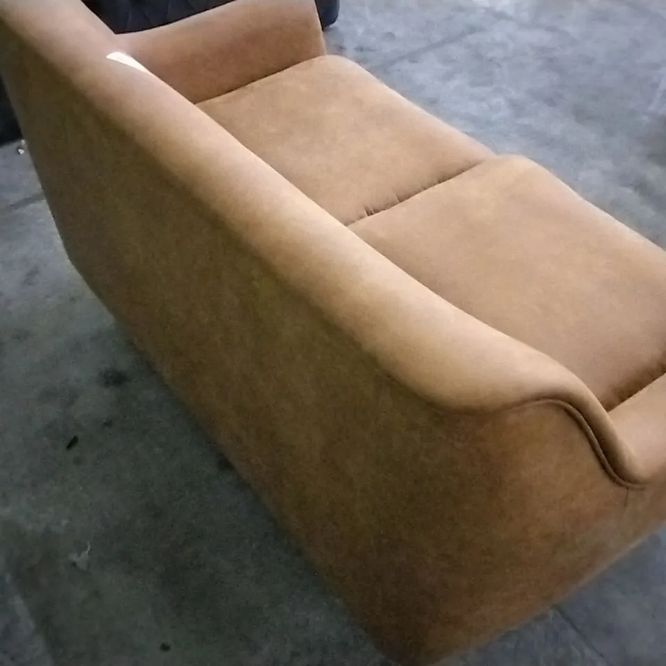 QUALITY 2 SEATER RUST LEATHER SOFA WITH WOODEN LEGS