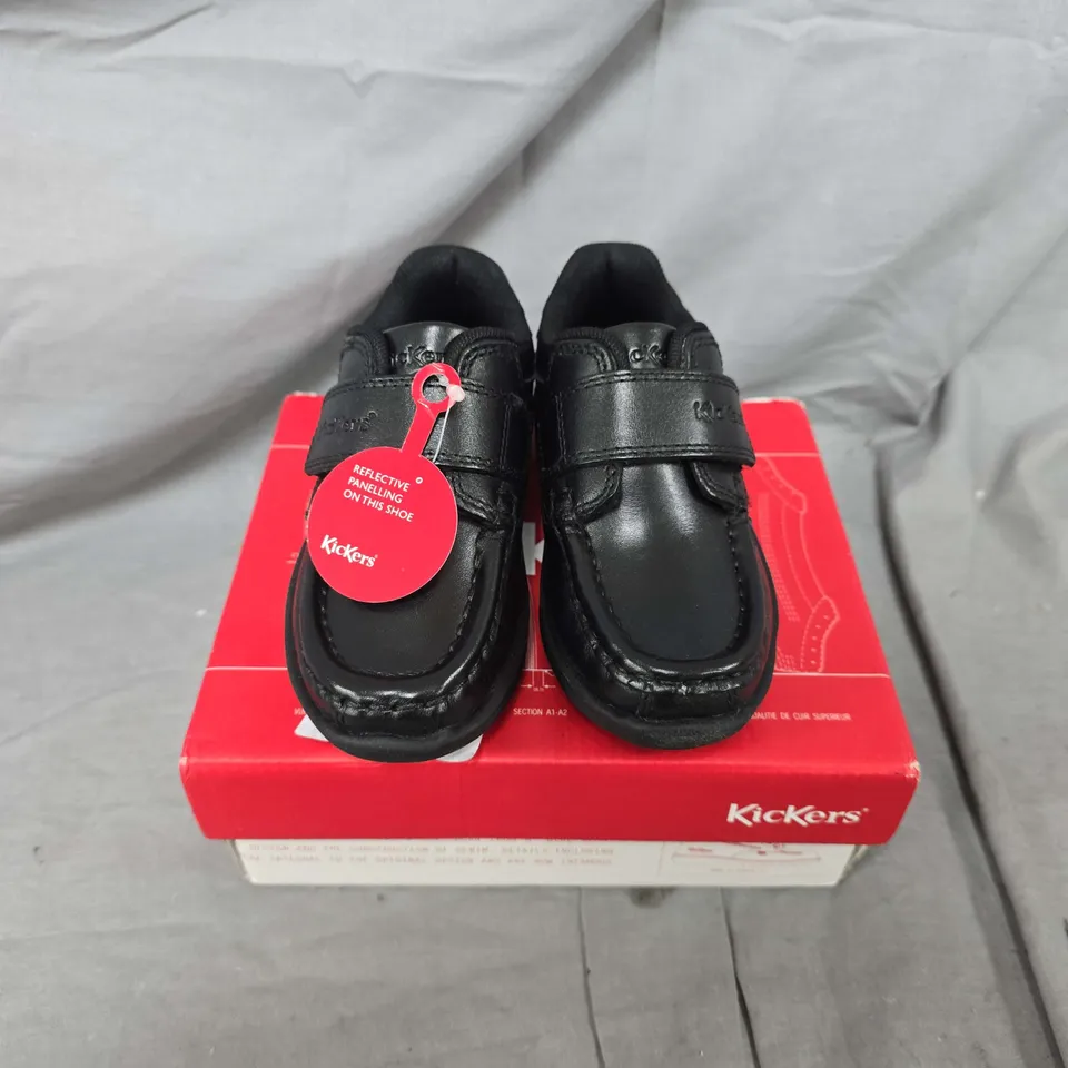 BOXED PAIR OF KICKERS KIDS REASAN STRAP LEATHER SHOES IN BLACK - SIZE 24