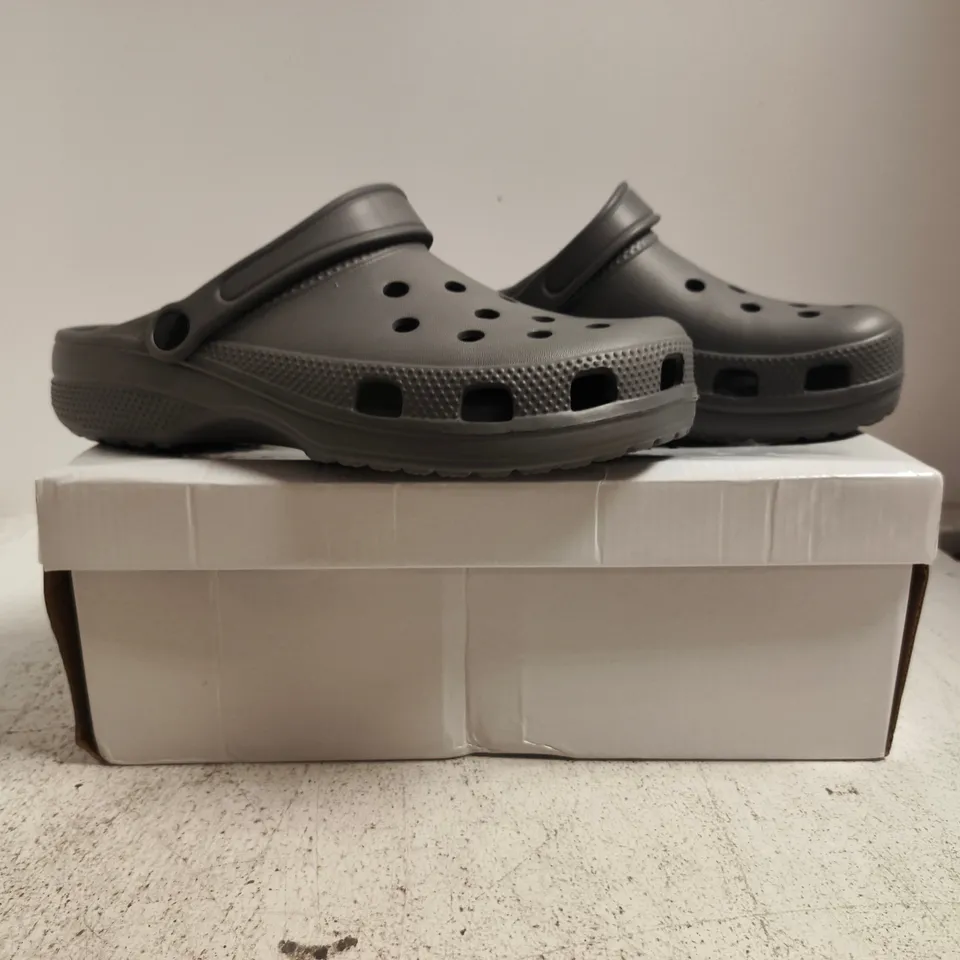 BOXED PAIR OF NORTH ATHLETICS CLOGS IN CHARCOAL SIZE 7