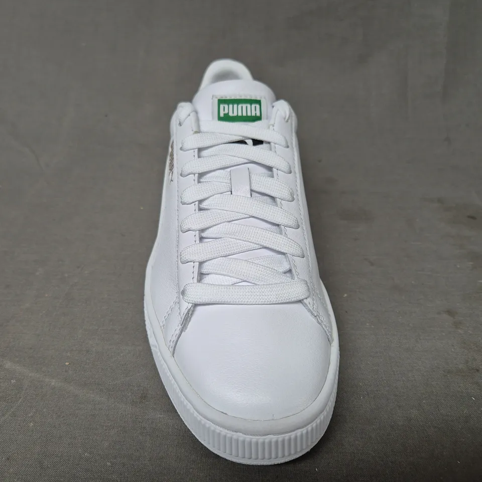 BOXED PAIR OF PUMA BASKET CLASSIC XXI SHOES IN WHITE UK SIZE 4.5