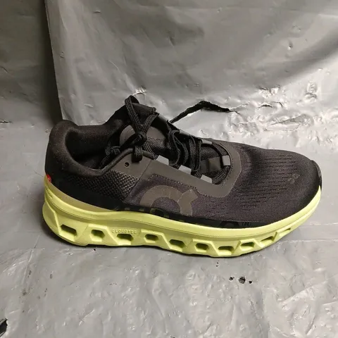 PAIR OF ON CLOUD MONSTER TRAINERS - 6.5