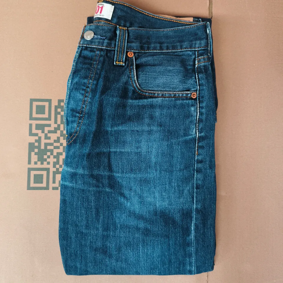 LEVIS 501 STRAIGHT LEG JEANS IN BLUE SIZE 30/32