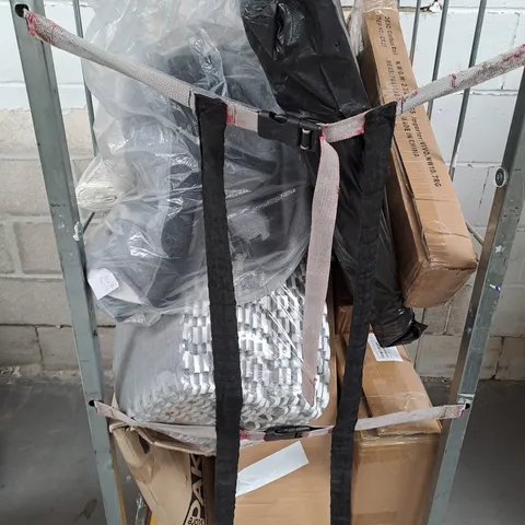 APPROXIMATELY 10 ASSORTED HOUSEHOLD PRODUCTS TO INCLUDE CLOTHES AIRER, MINI RUG, CUSHION ETC 