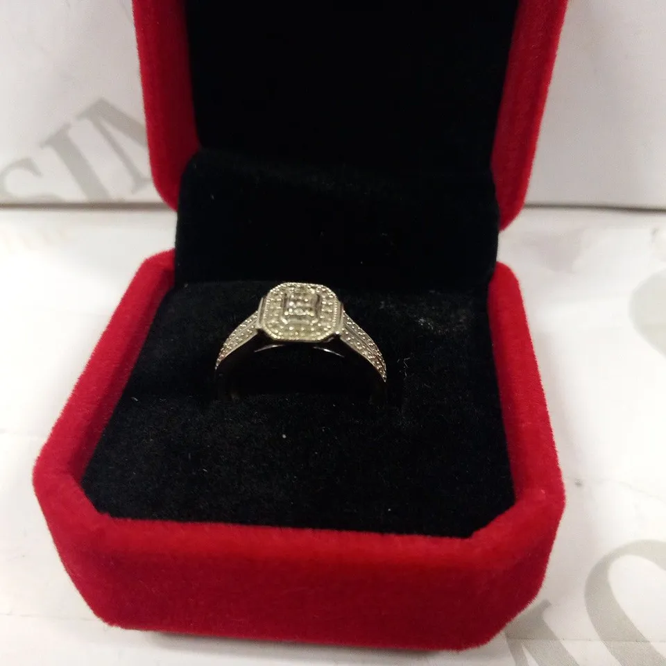 9CT WHITE GOLD DIAMOND DRESS RING