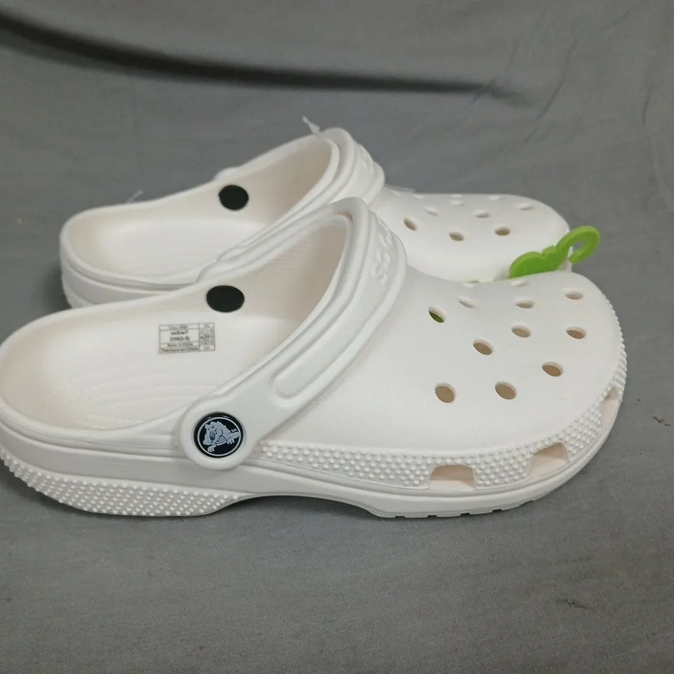 CROCS CLASSIC WHITE CLOGS - UK 4 (MEN) / 5 (WOMEN) (US 5 / EU 37-38)