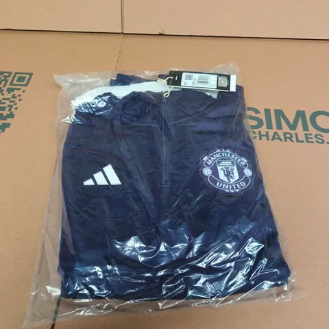 MANCHESTER UNITED TRAINING HOODED TOP - L