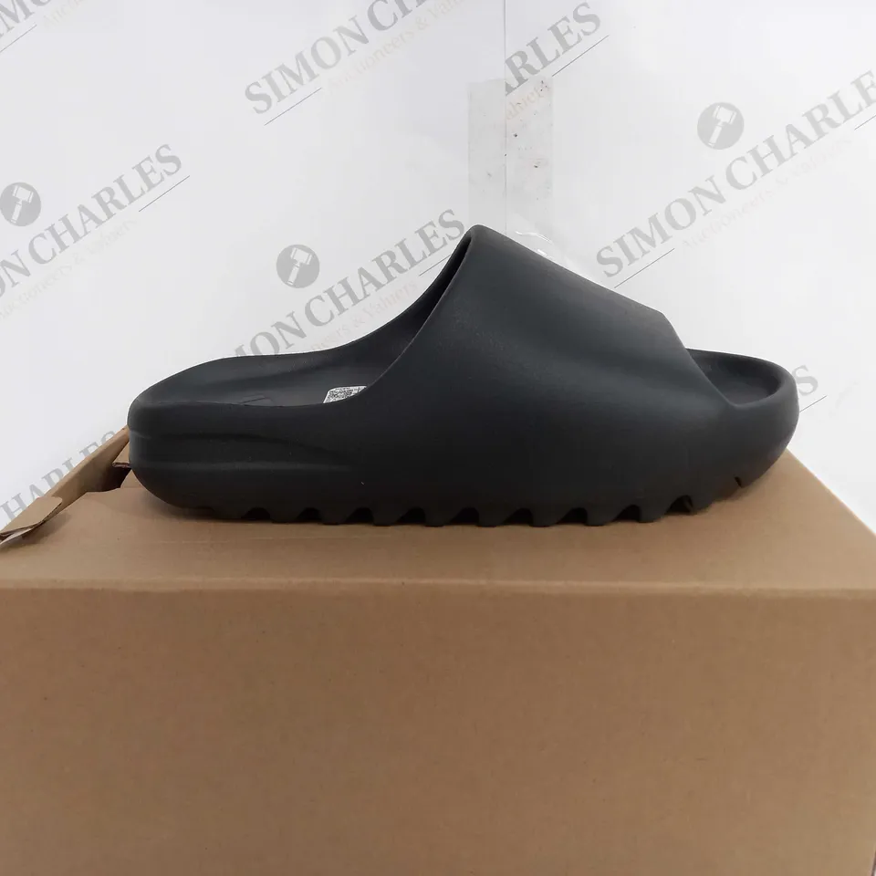 BOXED ADIDAS YEEZY SLIDES IN BLACK - UK 8 