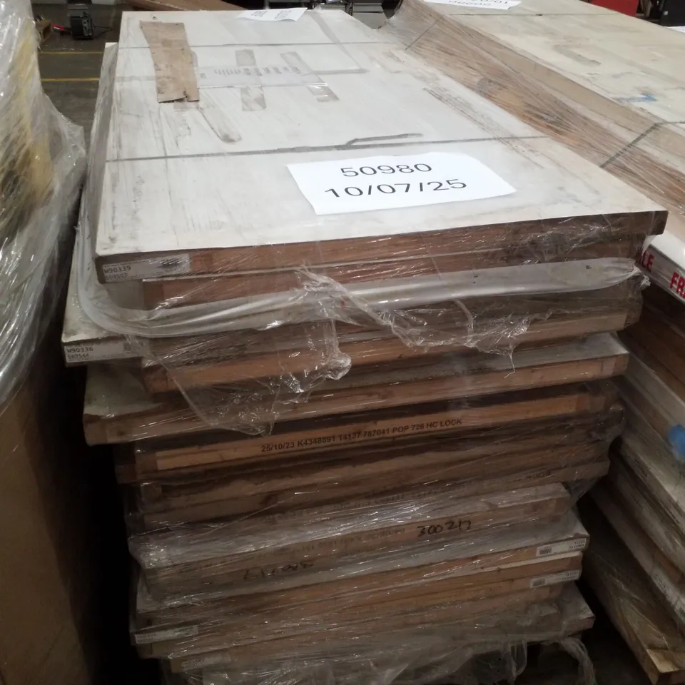 PALLET CONTAINING APPROXIMATELY 33 MIXED UNCHECKED INTERNAL HOUSE DOORS