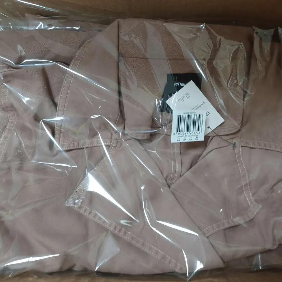 PALLET OF APPROX 16  ASSORTED CLOTHING ITEMS IN VARIOUS SIZES & COLOURS TO INCLUDE - T-SHIRTS , TIGHTS , ROBE 