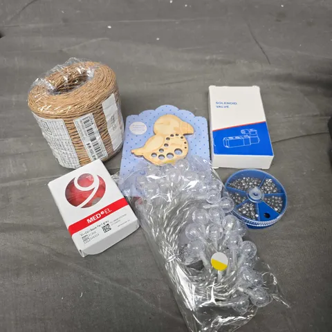 APPROXIMATELY 15 ASSORTED HOUSEHOLD ITEMS TO INCLUDE LED LIGHTS, NEEDLE GAUGE, DIGITAL SCALES ETC