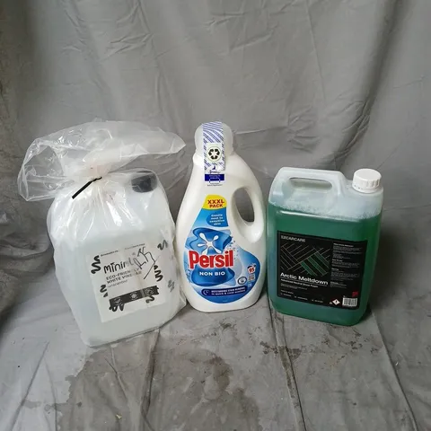 APPROXIMATELY 4 ASSORTED HOUSEHOLD LIQUID PRODUCTS TO INCLUDE ARCTIC MELTDOWN SNOW FOAM CLEANER 5L, PERSIL NON BIO XXXL, MINIML WHITE VINEGAR UNSCENTED 5L 
