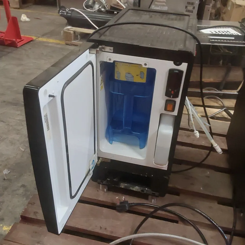 FRANKE A600 COMMERCIAL COFFEE MACHINE WITH MILK CHILLER