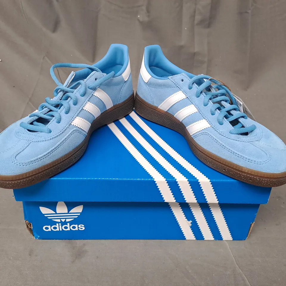 BOXED PAIR OF ADIDAS HANDBALL SPEZIAL IN BLUE/WHITE UK SIZE 6