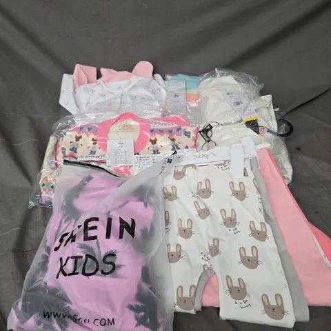 BOX OF APPROXIMATELY 30 ASSORTED KIDS CLOTHING ITEMS TO INCUDE - BABY CLOTHES, CARDIGAN, BRIEFS, ETC