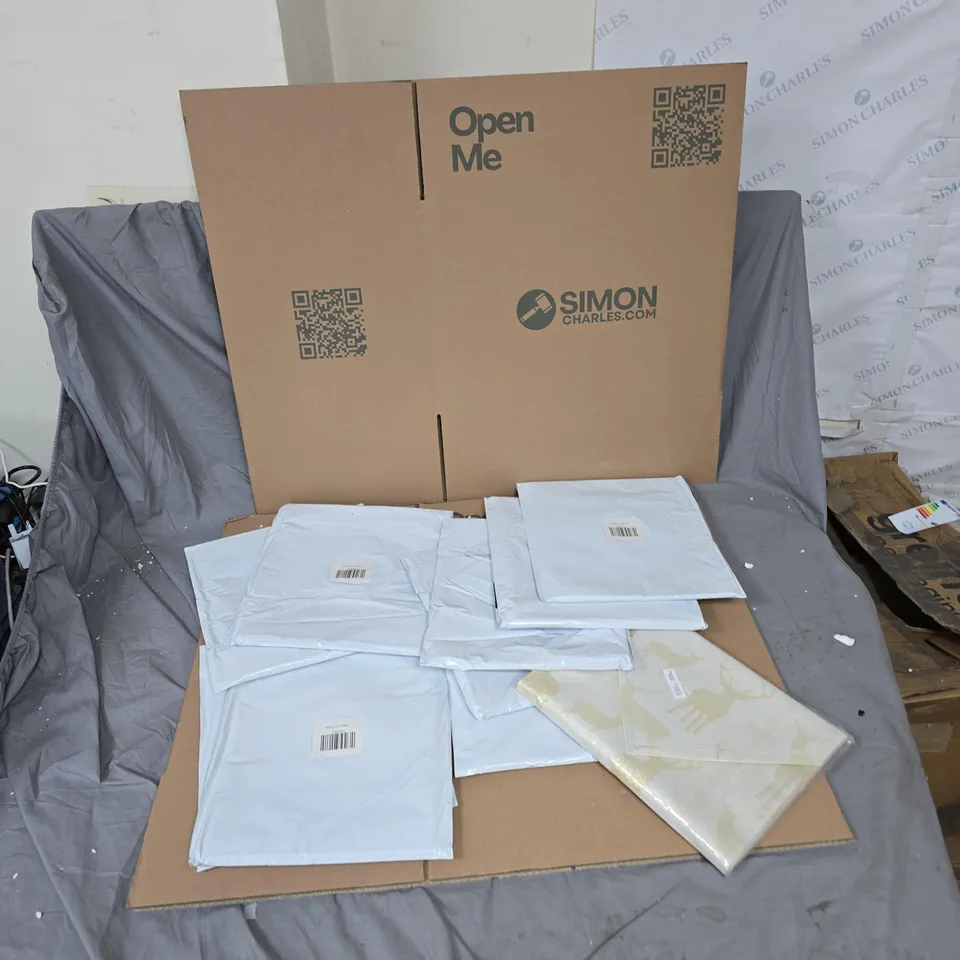 10X GOLDEN REINDEER TABLE RUNNERS