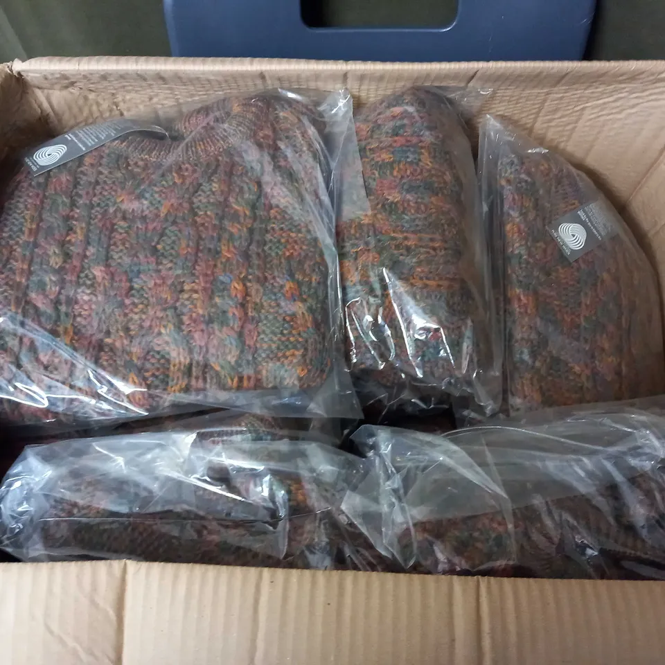 LOT OF APPROXIMATELY 15 WOOLMARK PURE NEW WOOL JUMPERS - SIZE UNSPECIFIED