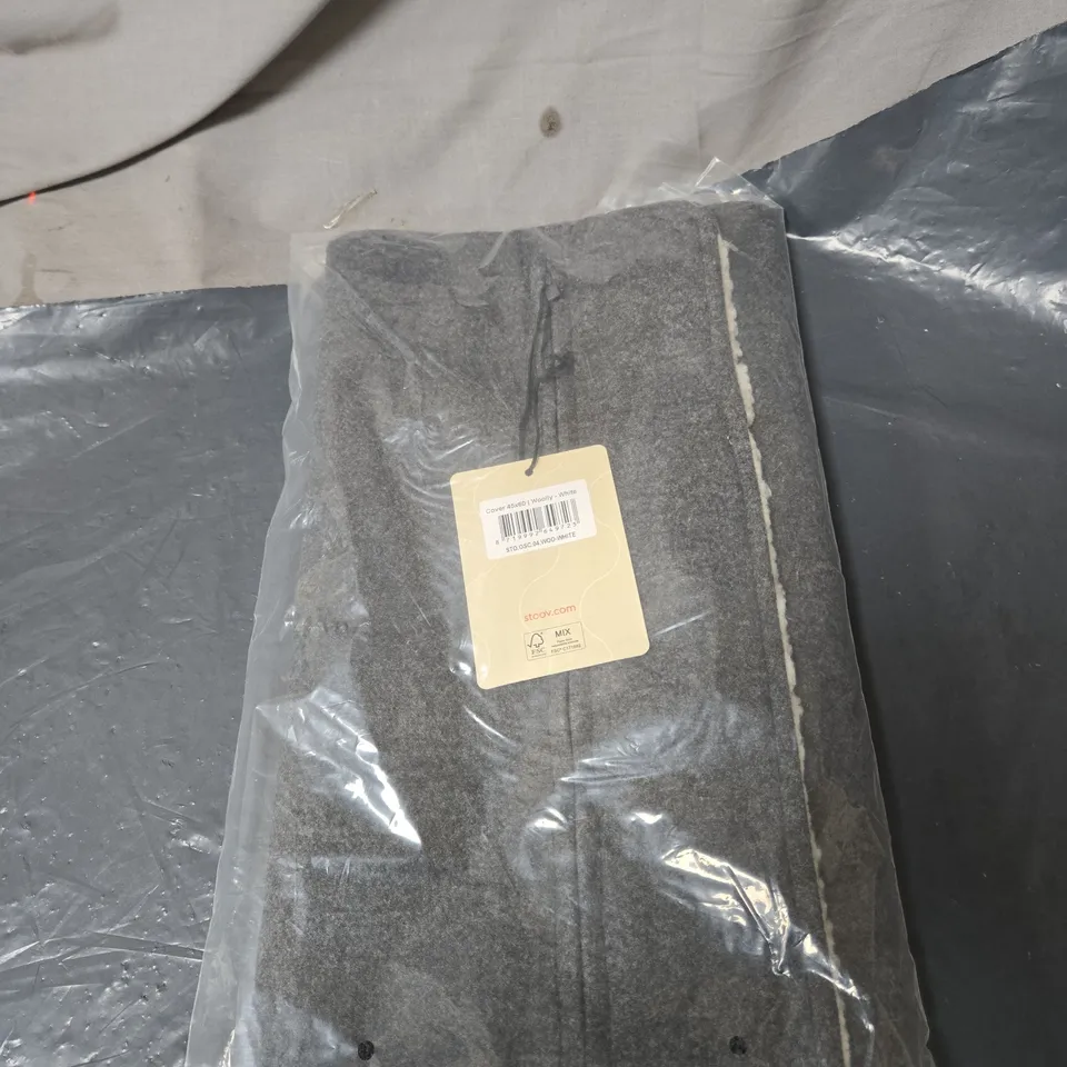 STOOV COVER 45X60 WOOLLY WHITE WITH TAGS