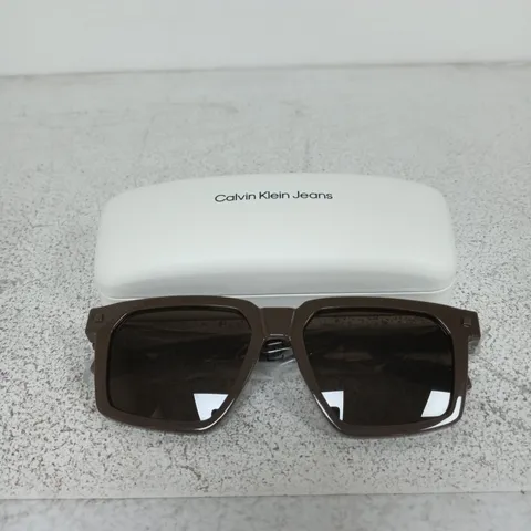 CALVIN KLEIN JEANS SUNGLASSES – BROWN FRAME WITH WHITE CASE