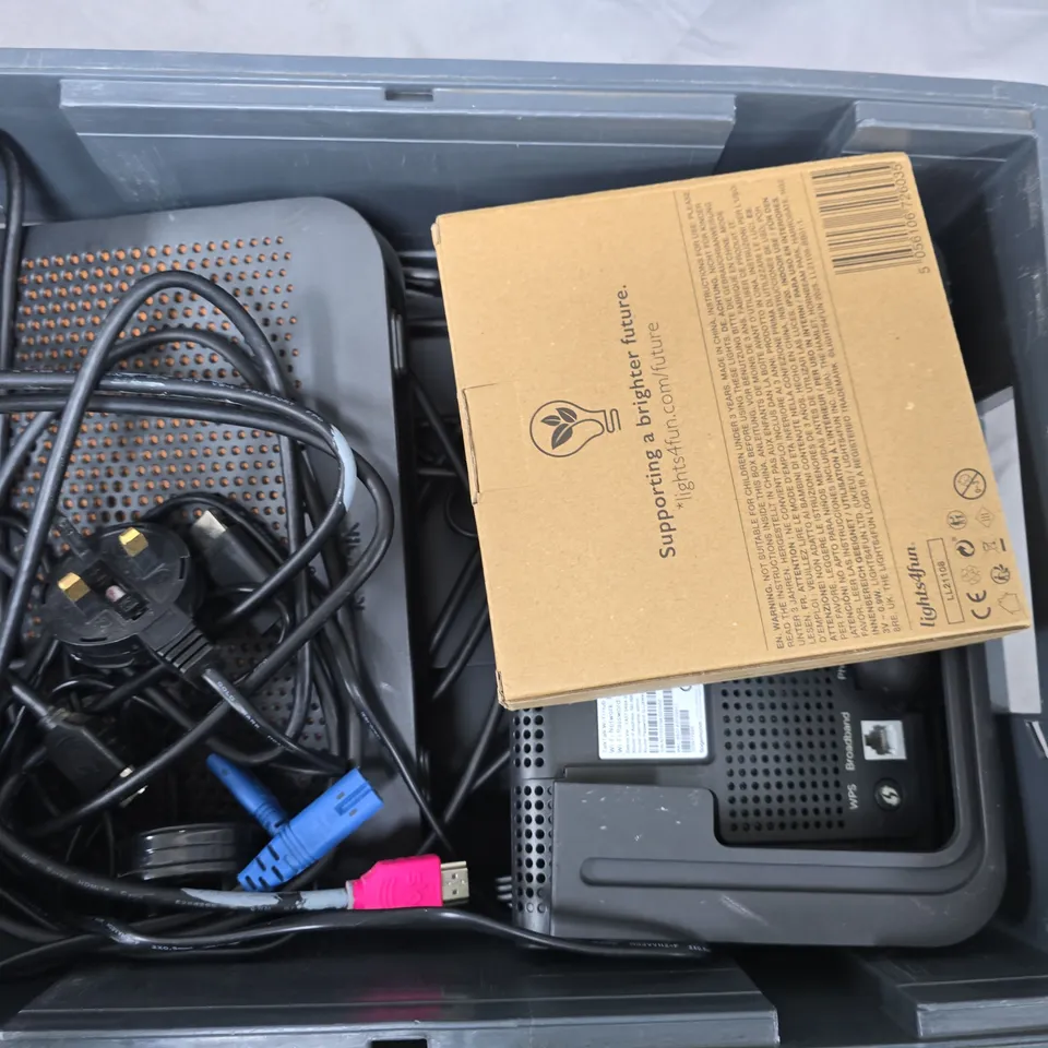 APPROXIMATELY 7 ASSORTED HOUSEHOLD ITEMS TO INCLUDE LIGHTS4FUN OSBY GOLD STARS, ROUTERS, CABLES, ETC