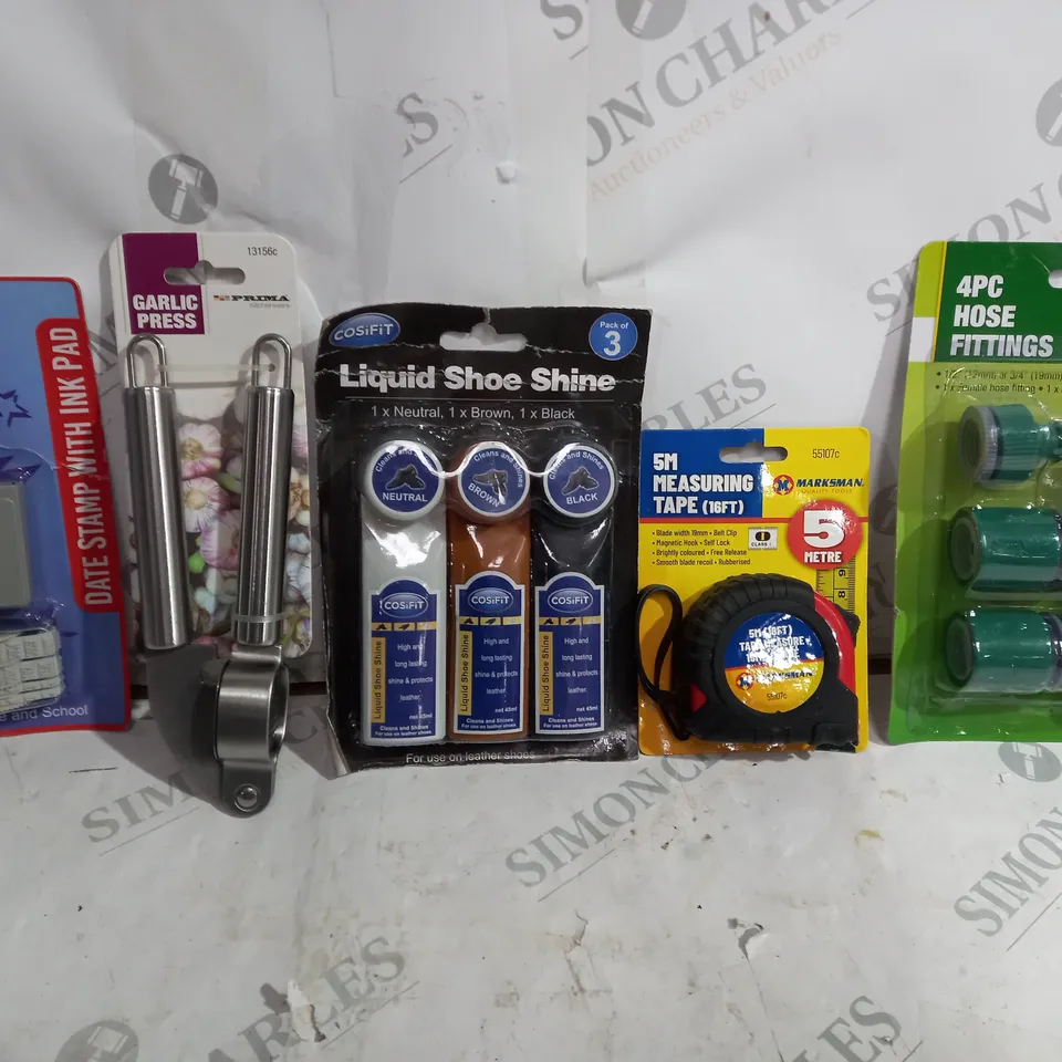 BOX OF APPROXIMATELY 15 ASSORTED ITEMS TO INCLUDE - GALIC PRESS - MARKSMAN 4 PEICE HOSE FITTING - LIQUID SHOE SHINE ECT