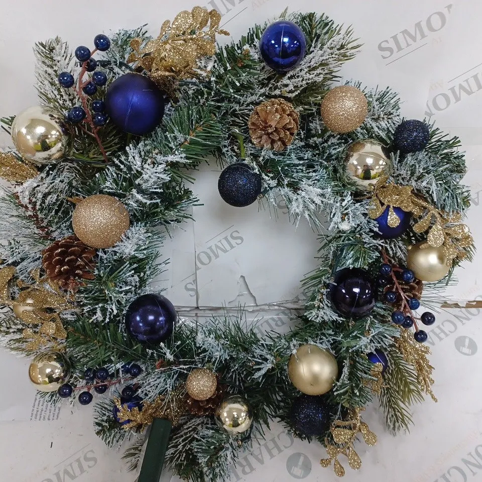 HR PRE LIT WREATH 