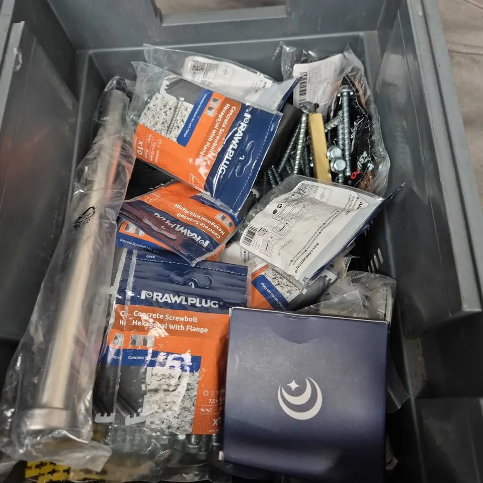 APPROXIMATELY 15 ASSORTED HOUSEHOLD PRODUCTS TO INCLUDE INVISABLE WATERPROOF AGENT, FURNITURE CARE KIT, HEXAGONAL SCREWBOLTS ETC