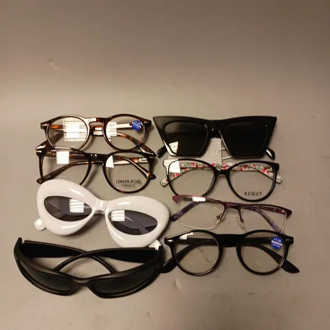 APPROXIMATELY 20 ASSORTED SUNGLASSES/SPECTACLES IN VARIOUS DESIGNS