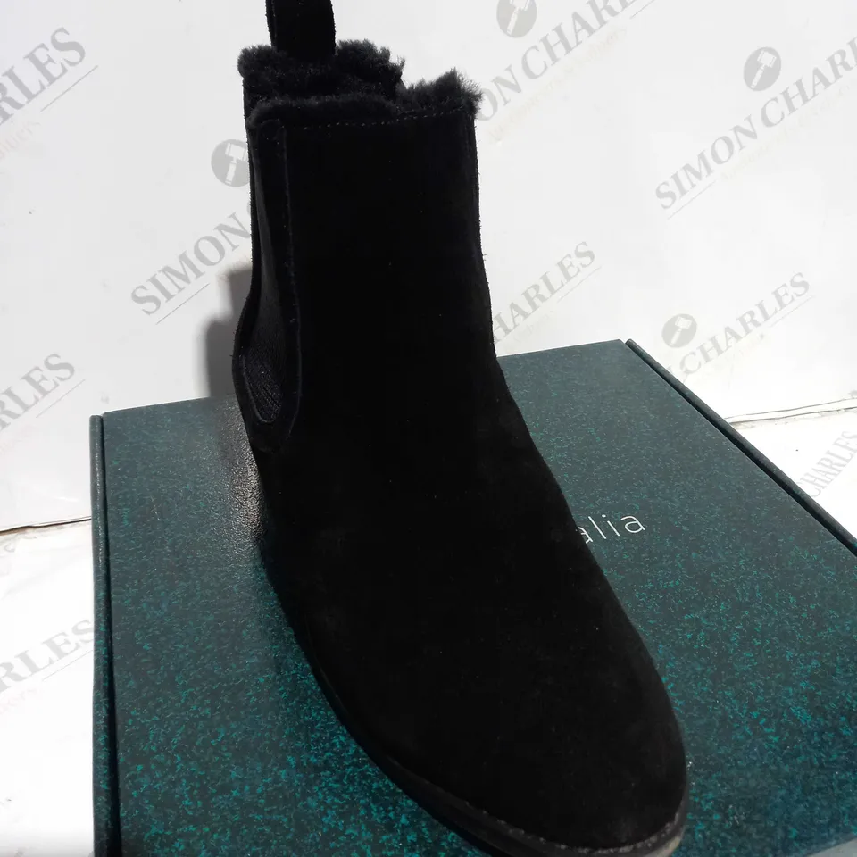 EMU ELLIN WATERPROOF SUEDE ANKLE BOOTS - BLACK - UK 8
